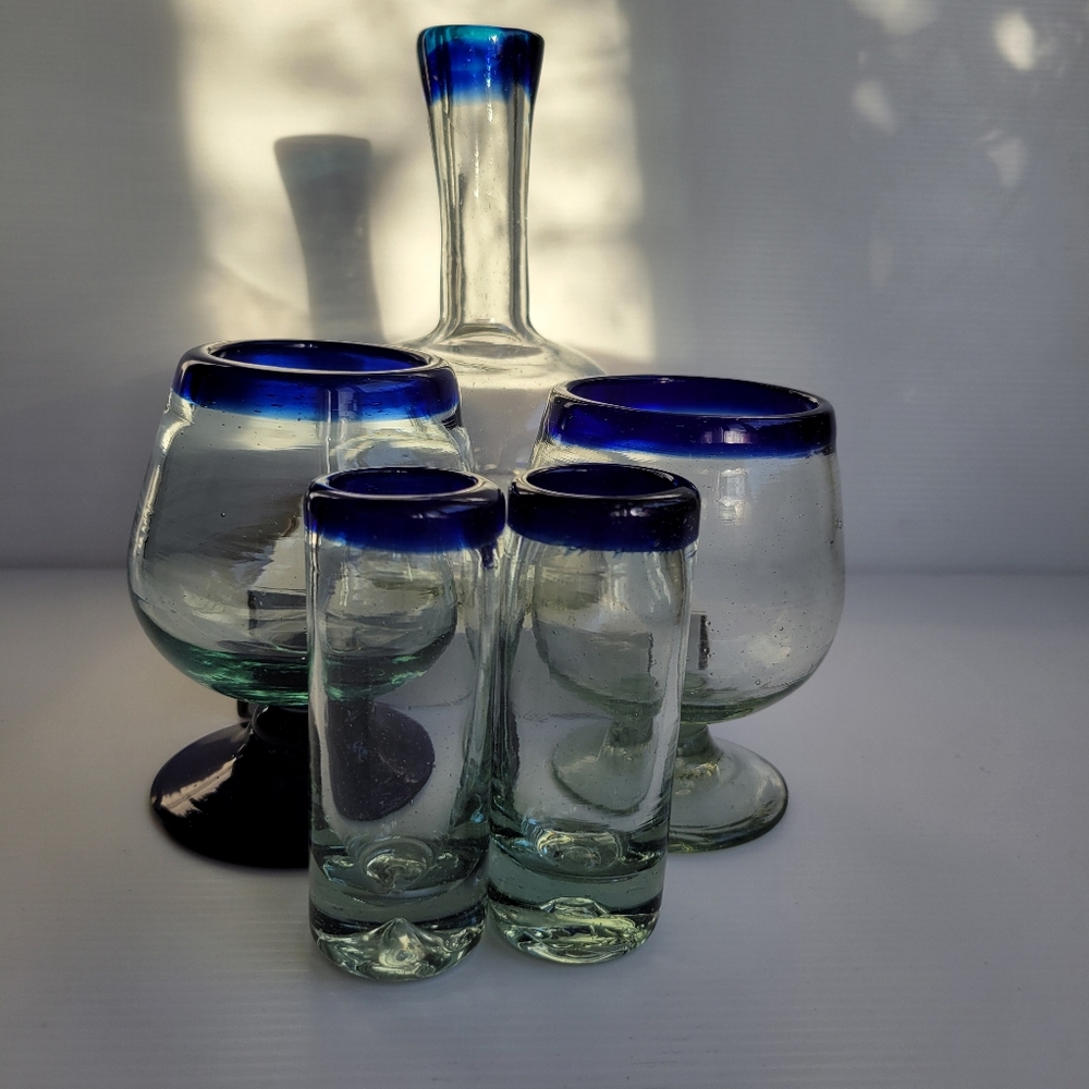 Mexican Glass Mouth Blown 10oz Tequila Decanter Two Shooters Two Brandy Snifters - Picture 2 of 7